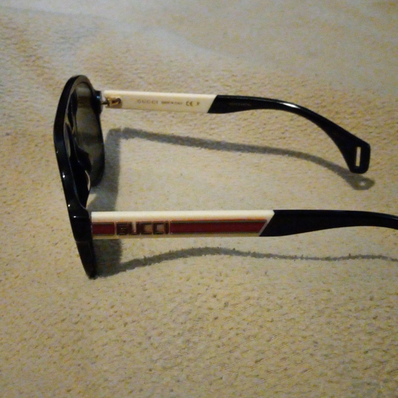 Gucci sunglasses (used) but wearable - Picture 4 of 4